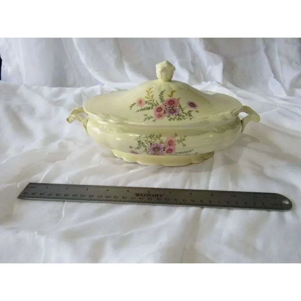 Vtg Homer Laughlin Virginia Rose Covered vegetable dish